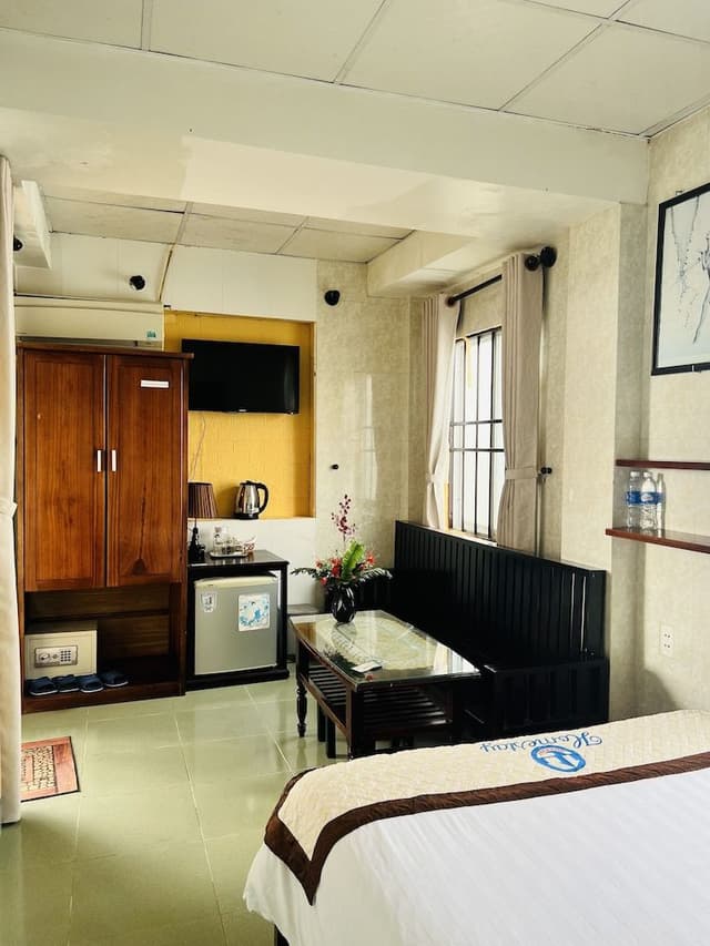 Basic Double Room, Shared Bathroom