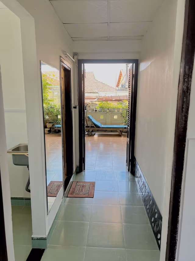 Basic Double Room, Shared Bathroom