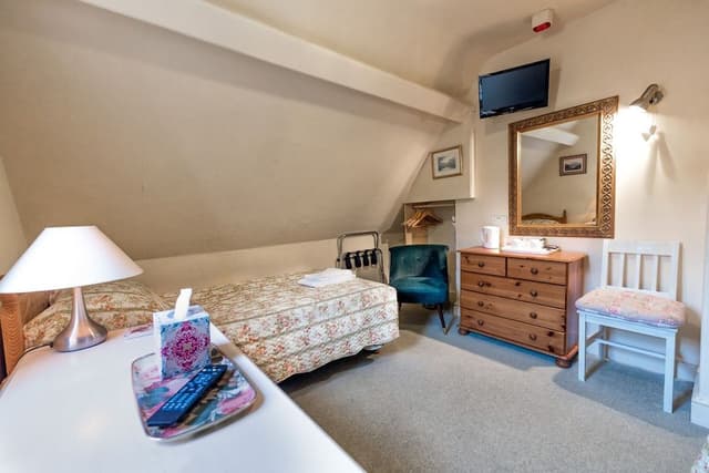 Twin Room, Shared Bathroom (Room 5)