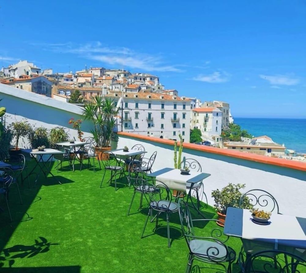 Hotel Borgo Marina2