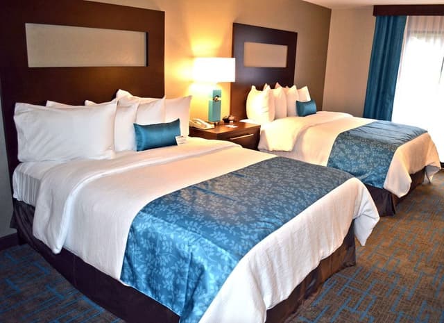 Suite, 2 Queen Beds, Kitchen