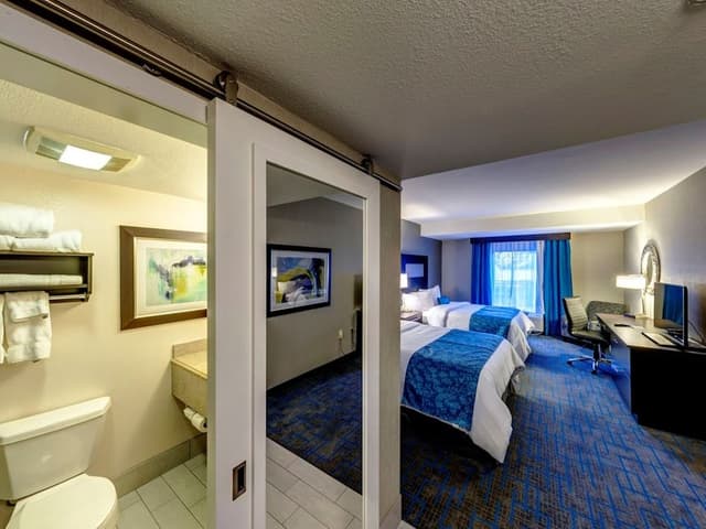 Suite, 2 Queen Beds, Kitchen