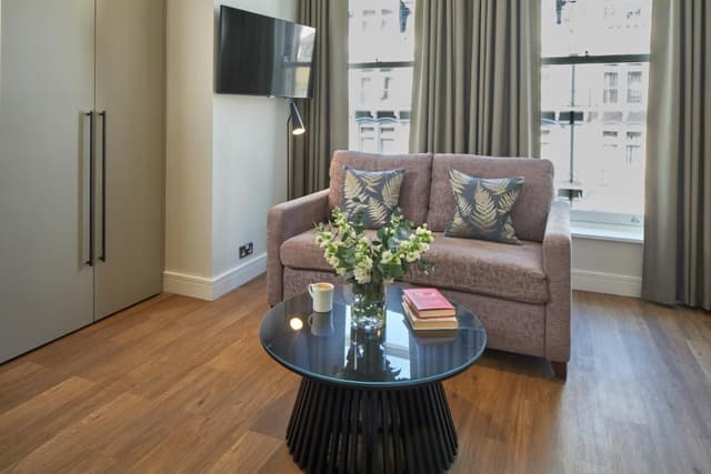 Open Plan Apartment with Sofa Bed
