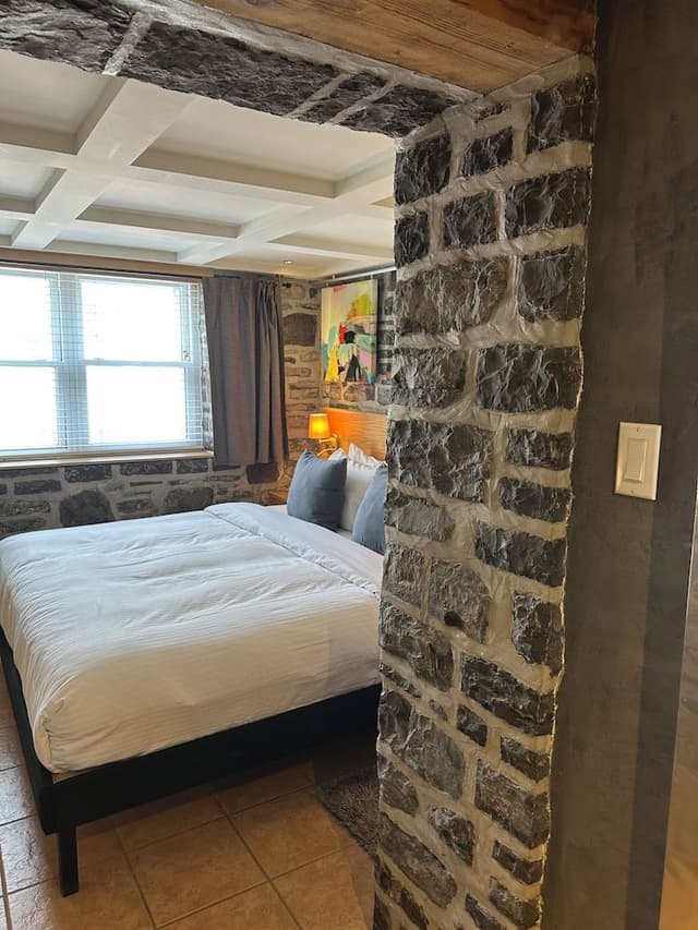 Deluxe Room with Stone Wall