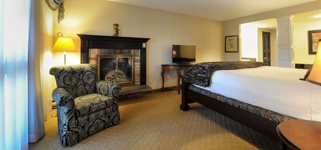 Luxury Suite, 1 King Bed, Jetted Tub