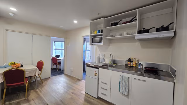 2-Bedroom Apartment with 1 Double and 2 Single Beds