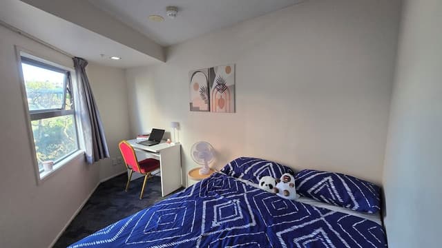 2-Bedroom Apartment with 1 Double and 2 Single Beds