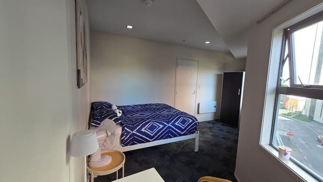 2-Bedroom Apartment with 1 Double and 2 Single Beds