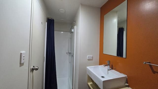 2-Bedroom Apartment with 1 Double and 2 Single Beds