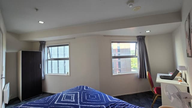 2-Bedroom Apartment with 1 Double and 2 Single Beds