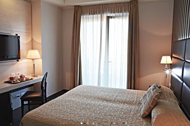 Deluxe Double Room, 1 Queen Bed, Mobility Accessible