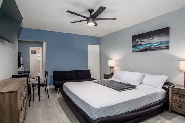 Deluxe Studio, 1 King Bed