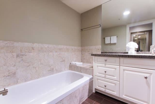 Condo, 1 Bedroom + Loft, Hot Tub (Unit 207)