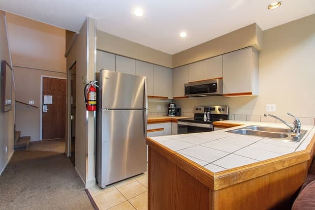Condo, 1 Bedroom + Loft, Hot Tub (Unit 206)