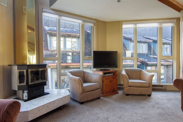 Condo, 1 Bedroom + Loft, Hot Tub (Unit 211)
