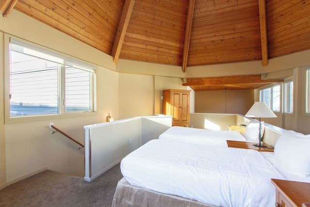 Condo, 1 Bedroom + Loft, Hot Tub (Unit 211)