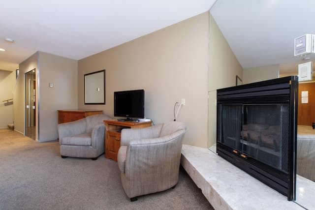 Condo, 1 Bedroom + Loft, Hot Tub (Unit 208)