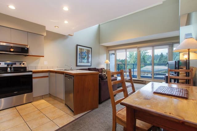Condo, 1 Bedroom + Loft, Hot Tub (Unit 206)
