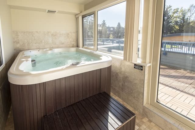 Condo, 1 Bedroom + Loft, Hot Tub (Unit 208)