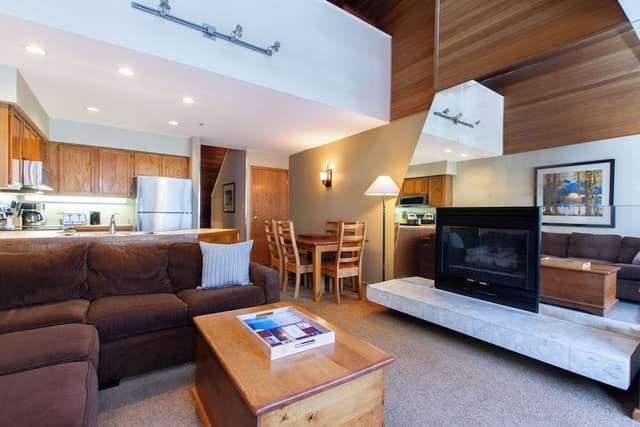 Condo, 1 Bedroom + Loft, Hot Tub (Unit 207)