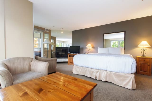 Condo, 1 Bedroom + Loft, Hot Tub (Unit 202)