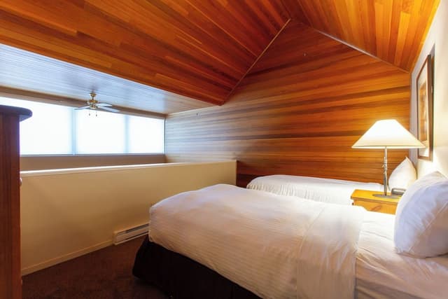 Condo, 1 Bedroom + Loft, Hot Tub (Unit 207)