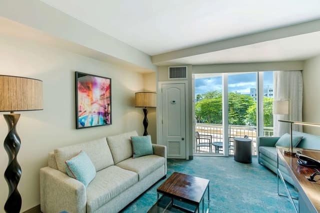FAMILY CONNECTING JR SUITE - 1KNG / 2DBL