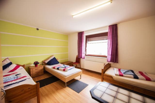 Economy Triple Room, 3 Twin Beds, Shared Bathroom