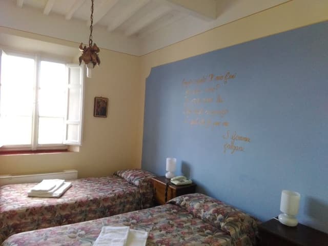 Comfort Room, Connecting Rooms
