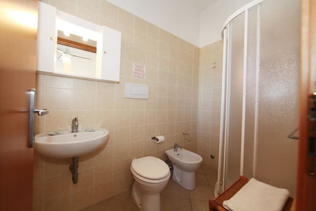 Double Room (MS)