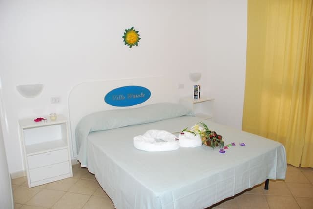 Double Room (MS)