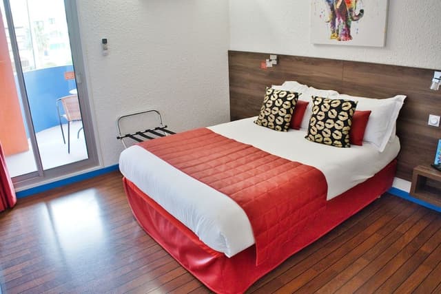 Standard Double Room, 1 Double Bed, Bathtub, City View