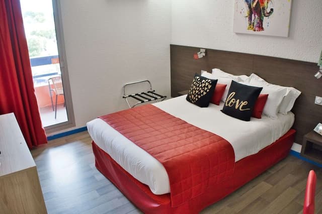 Standard Double Room, 1 Double Bed, Bathtub, City View