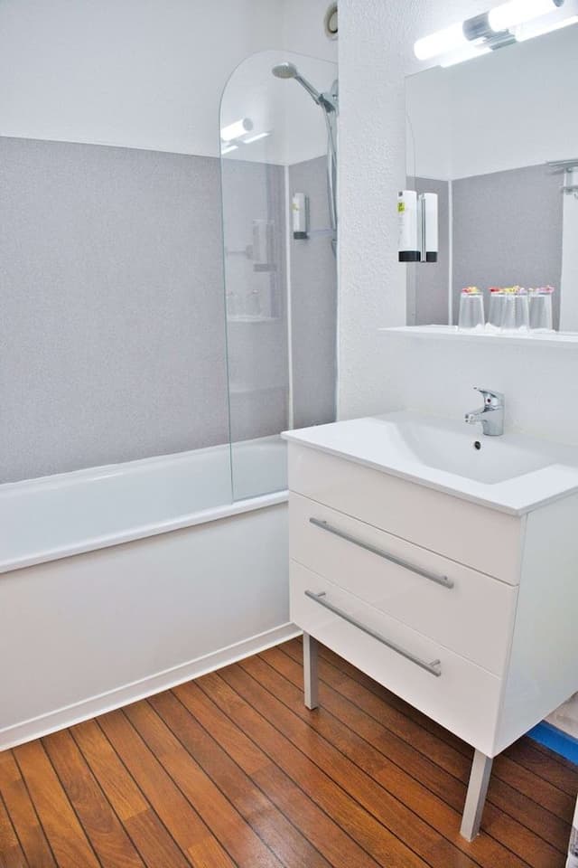 Standard Double Room, 1 Double Bed, Bathtub, City View