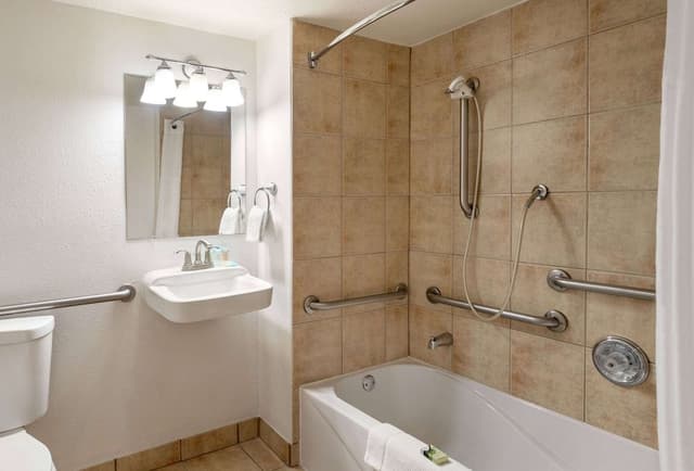 Apartment, 1 King Bed, Accessible, Non Smoking (Mobility/Hearing, Tub w/Grab bars)