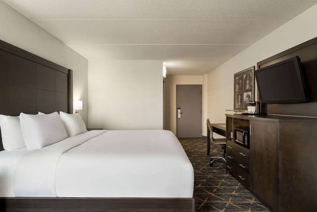 Apartment, 1 King Bed, Accessible, Non Smoking (Mobility/Hearing, Tub w/Grab bars)