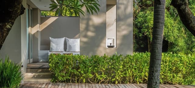 Luxury Poolside Lodge Suite, Ocean view