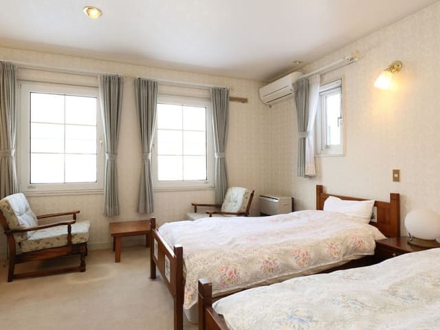 Twin Room, Private Bathroom, Corner (2nd Floor)