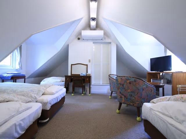 Room, Private Bathroom (5 Beds)