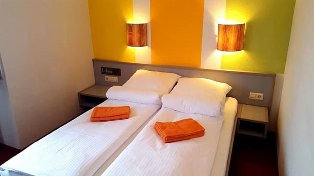 Economy Double or Twin Room, Shared Bathroom