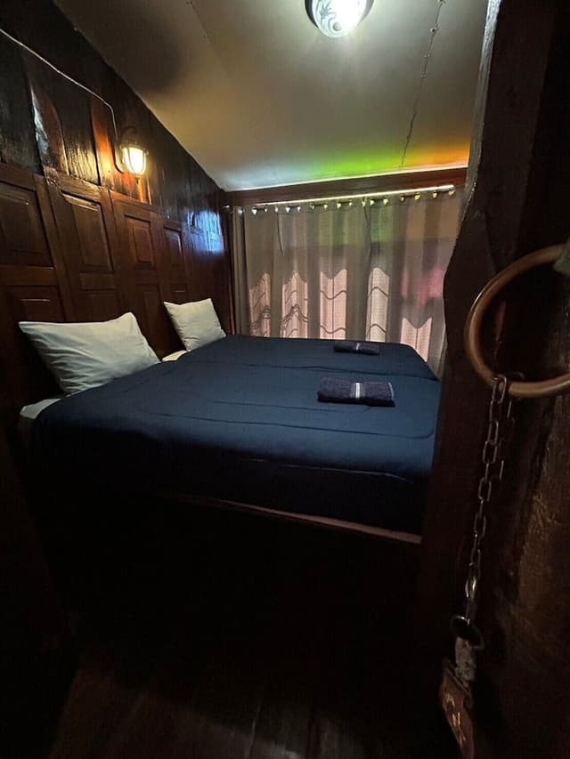 Standard Room with Shared Bathroom
