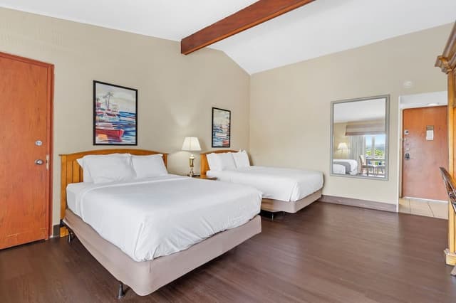 Standard Room, 2 Queen Beds, Lake View
