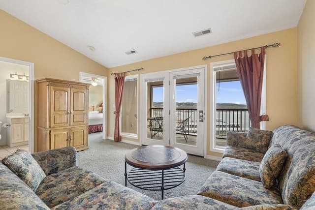 Standard Condo, 2 Bedrooms, Lake View