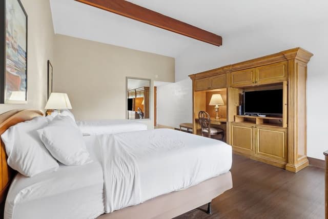 Standard Room, 2 Queen Beds, Lake View