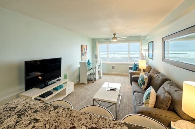 Premier Condo, 1 Bedroom, Kitchen, Beach View