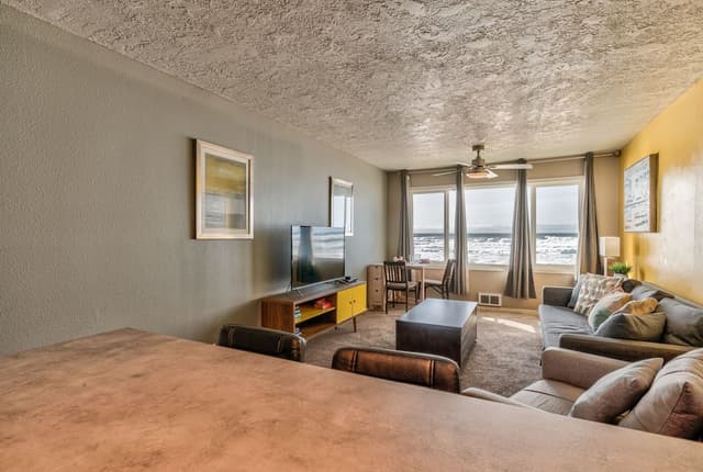Premier Condo, 1 Bedroom, Kitchen, Beach View
