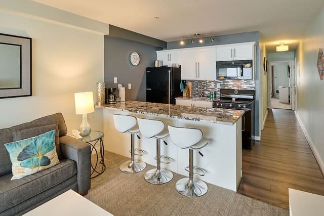 Premier Condo, 1 Bedroom, Kitchen, Beach View