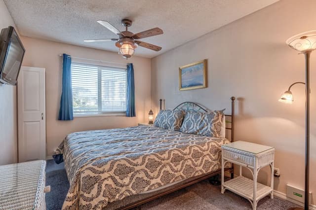 Premier Condo, 1 Bedroom, Kitchen, Beach View