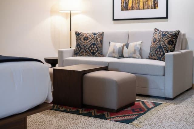 Room, 1 King Bed (Creekside)