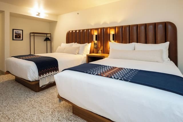 Double Room, 2 Queen Beds (Creekside)